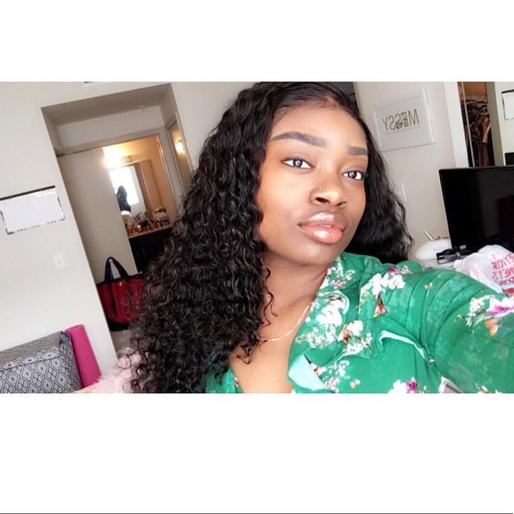 Meet your Posher, Andrea